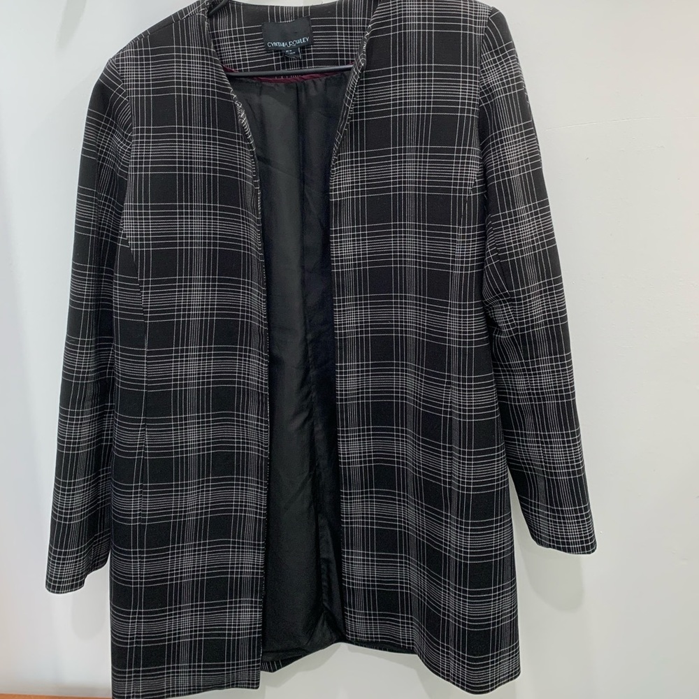 Long blazer with pockets!